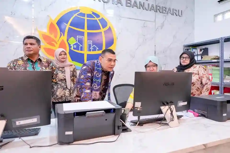 Wamen Ossy Tinjau PELATARAN Banjarbaru, Soroti Antrean Loket