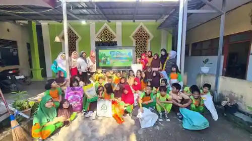Kreatif! Siswa SD Inpres Malimongan Baru Gunakan Karung Bekas untuk Aksi Bersih Lingkungan 1 WhatsAppImage2026 06 10at09.47.121