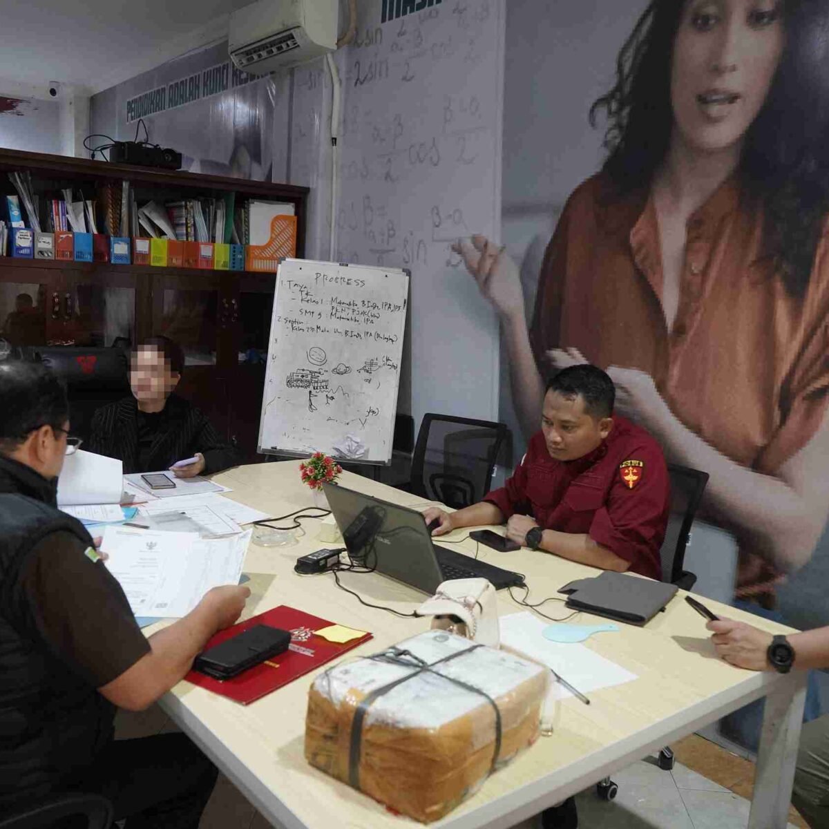 Kejati Sulsel Geledah Kantor Penyedia Proyek Perpustakaan Digital, Sita Dokumen Kejati Sulsel Geledah Kantor Penyedia Proyek Perpustakaan Digital, Sita Dokumen