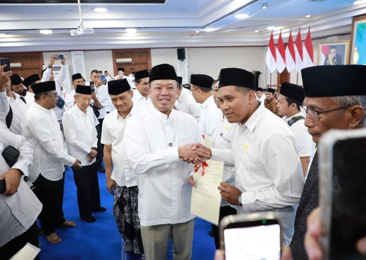 Menteri Nusron Serahkan 243 Sertipikat Tanah Wakaf di Jawa Tengah, Capaian Sertipikasi 73 Persen