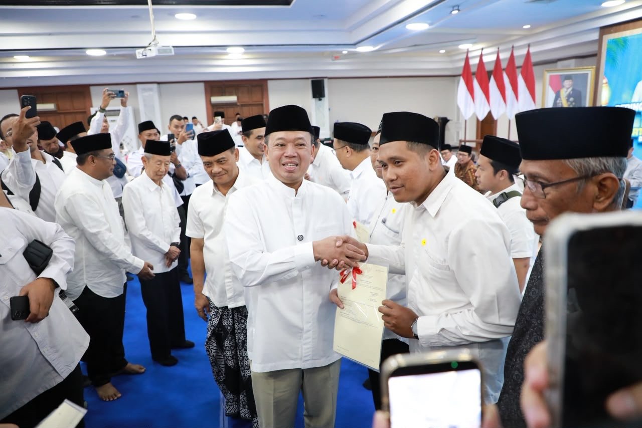 Menteri Nusron Serahkan 243 Sertipikat Tanah Wakaf di Jawa Tengah, Capaian Sertipikasi 73 Persen