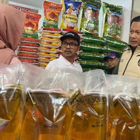 Pedagang di Makassar Jual Minyakita Rp21.500: “Kita Jual Rp21.500 per Liter”