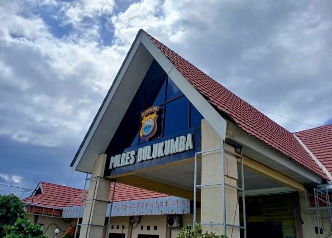 Polisi Dalami Dugaan Kelalaian usai Siswi SMA Tewas Terseret Ombak di Apparalang Bulukumba Polisi Dalami Dugaan Kelalaian usai Siswi SMA Tewas Terseret Ombak di Apparalang Bulukumba