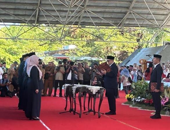 Wali Kota Makassar Lantik 369 Kepala Sekolah Definitif SD dan SMP, Akhiri Penantian Satu Dekade Wali Kota Makassar Lantik 369 Kepala Sekolah Definitif SD dan SMP, Akhiri Penantian Satu Dekade
