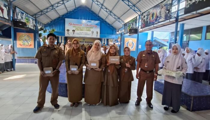 Bukan Sekadar Datang ke Perpustakaan, SMKN 2 Pangkep Beri Reward Pemustaka Teraktif Siswa dan Guru