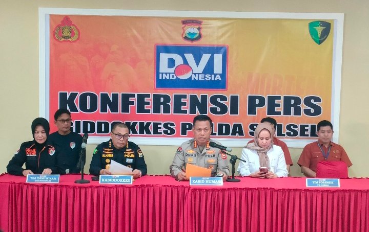 Konferensi Pers Polda Sulsel: 17 Korban KM Nurul Salsa Masih Dicari, 15 Sampel DNA Telah Diambil 1 IMG 20260722 232756
