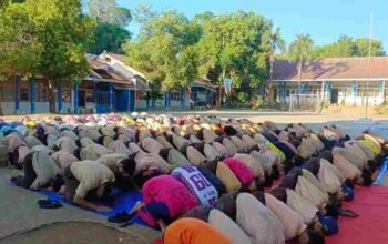 Jumat Ibadah SMP Negeri 16 Makassar Perkuat Karakter Religius Siswa