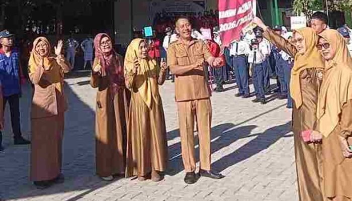 MPLS UPT SMP Negeri 32 Makassar Dibuka Drs Anwar Sanre, Siswa Baru Dikenalkan Lingkungan Sekolah