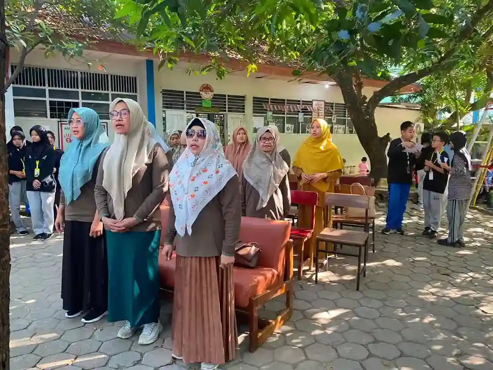Pendaftaran Ulang SPMB 2026 di SMPN 49 Makassar Lancar, Calon Murid Ikuti Tes Membaca dan Mengaji