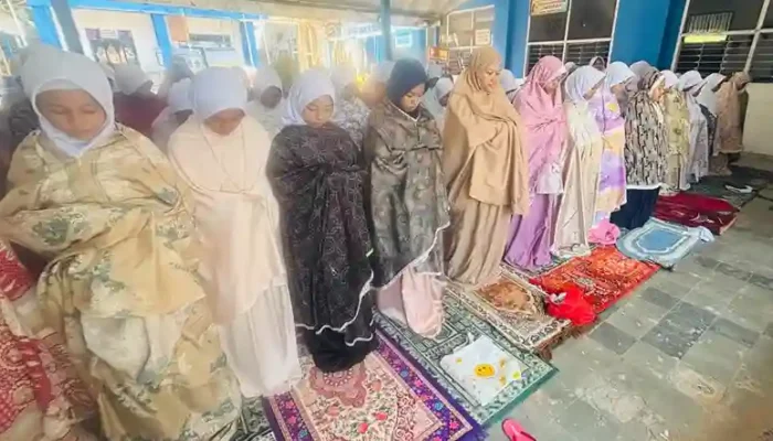 SMPN 50 Makassar Biasakan Salat Berjamaah dan Tadarus