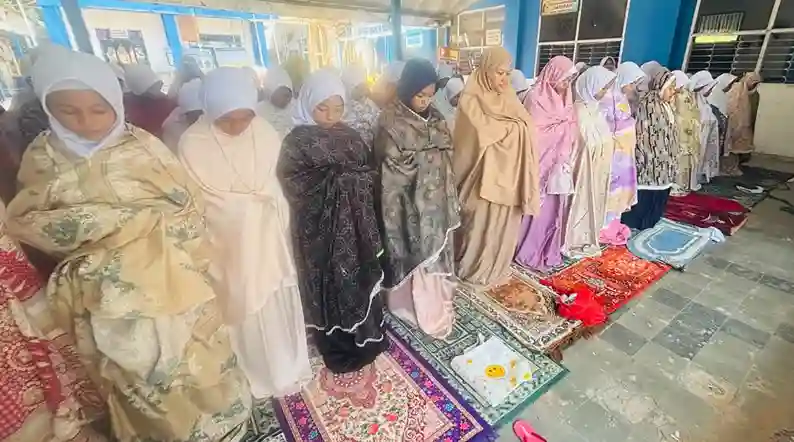 SMPN 50 Makassar Biasakan Salat Berjamaah dan Tadarus 1 SMPN 50 Makassar Biasakan Salat Berjamaah dan Tadarus