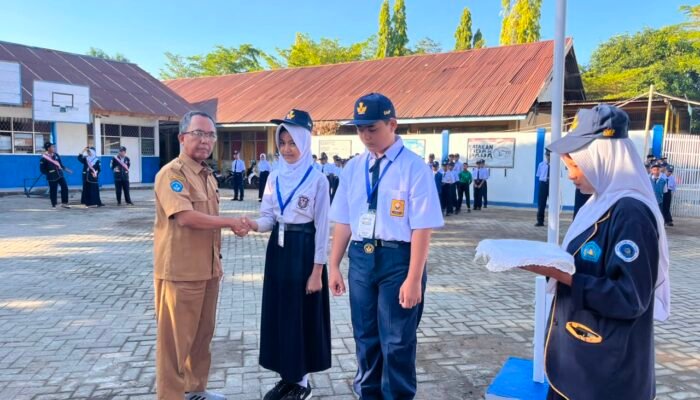 Kepsek SMPN 54 Makassar Resmi Buka MPLS Ramah 2026, Tanamkan Disiplin Sejak Hari Pertama