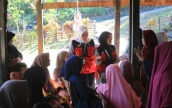 Kasus Asam Urat Meningkat, Mahasiswa KKN Unhas Beri Edukasi Khusus Lansia di Barru 6 WhatsAppImage2026 07 21at11.27.25