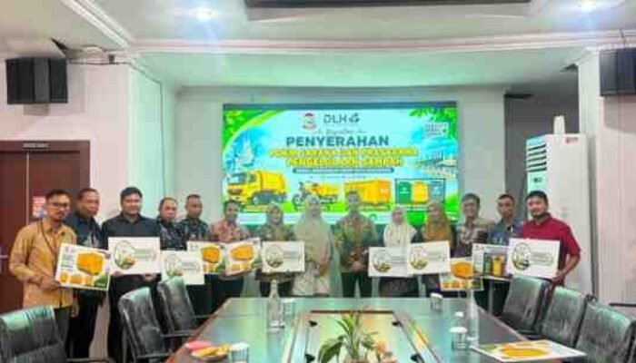 DLH Makassar Salurkan 18 Sarana Persampahan dari Pokir 2026, Dorong Lingkungan Lebih Bersih