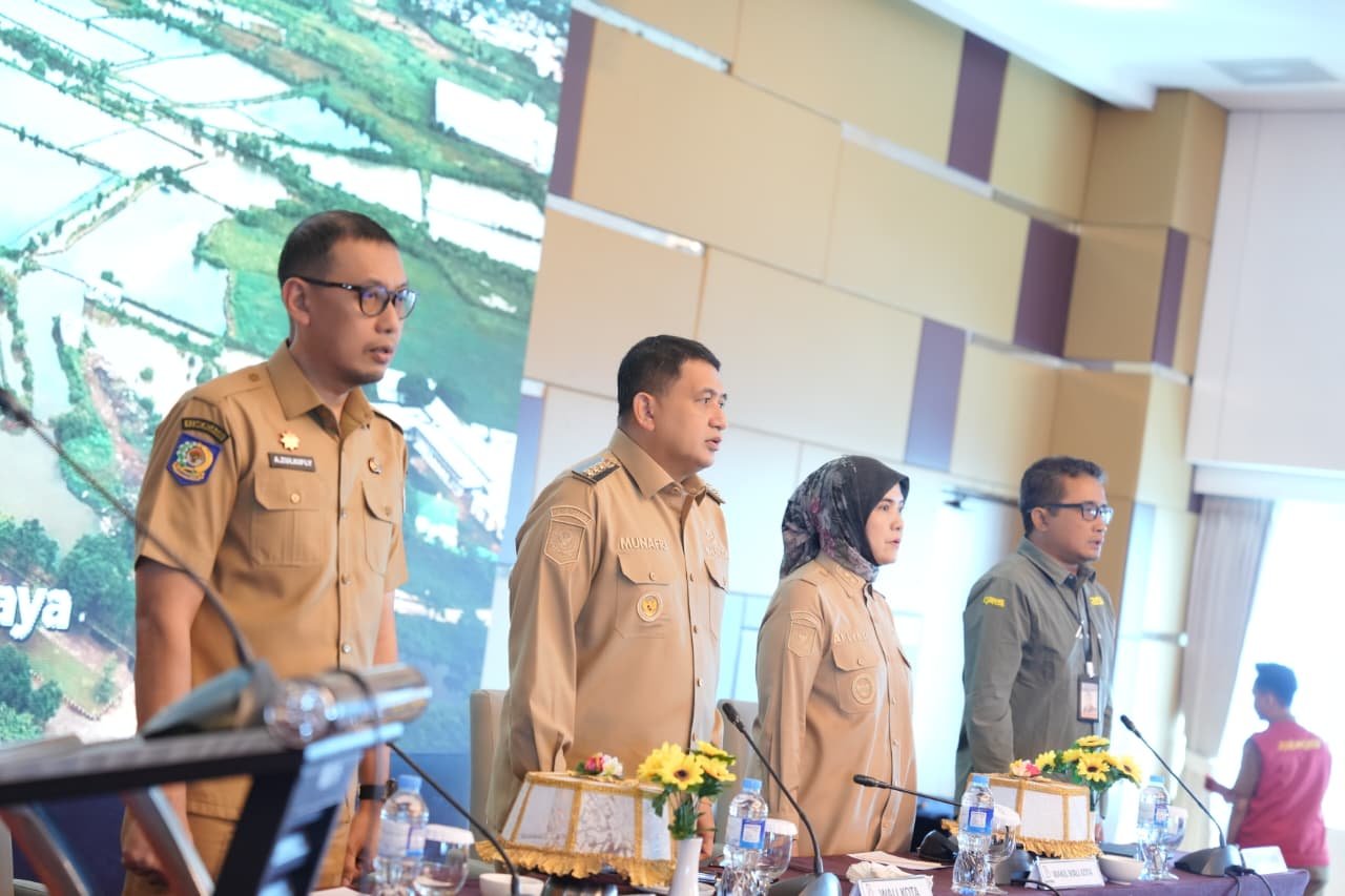 Wali Kota Makassar Munafri Arifuddin membuka High Level Meeting TP2DD di Aston Hotel Makassar pada 13 Juli 2026