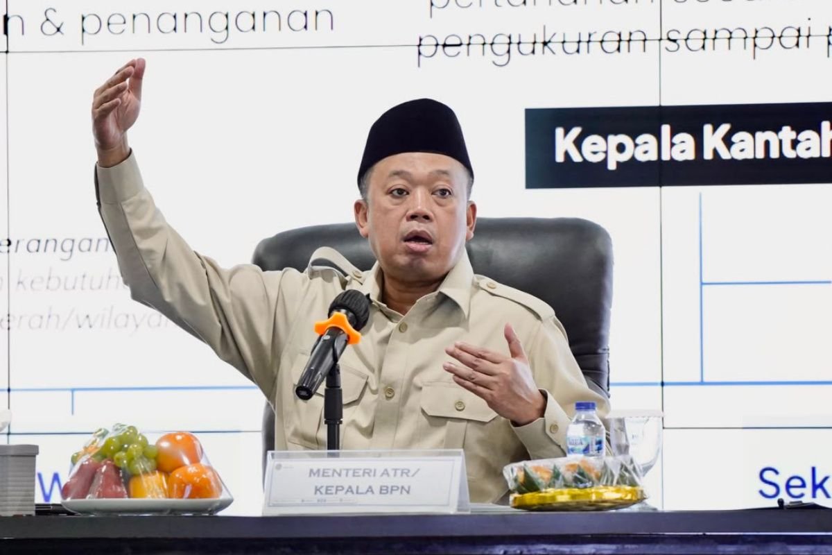 Menteri ATR Kepala BPN Nusron Wahid memberikan pengarahan kepada jajaran Kanwil BPN Provinsi Sumatera Utara di Medan pada 22 Juli 2026
