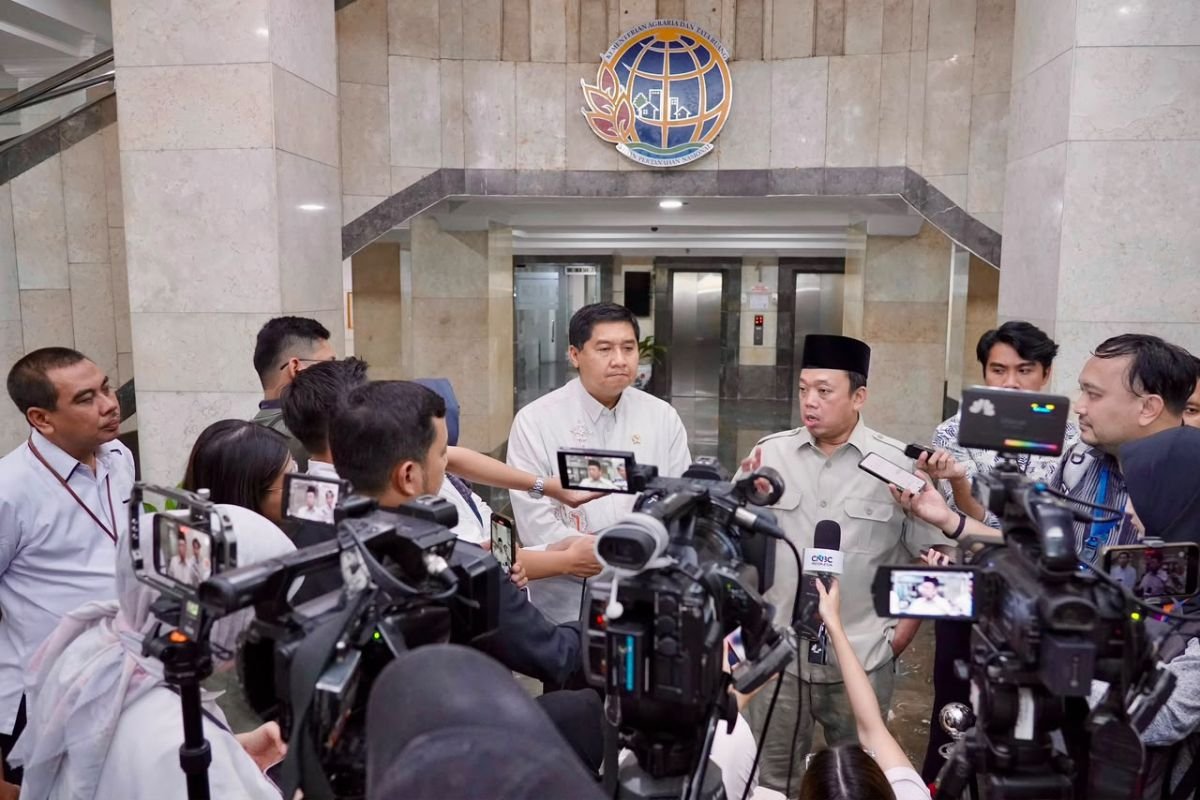 Nusron Wahid dan Maruarar Sirait membahas sertipikasi gratis MBR di Jakarta pada 14 Juli 2026