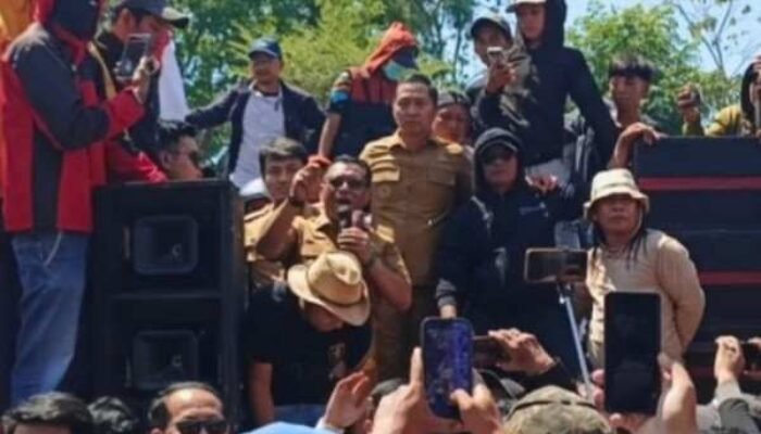 Pejabat Gowa yang Dinonaktifkan Turun Demo, Tuntut Bupati Jelaskan Prosedur