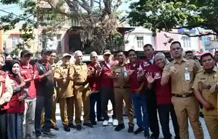 Wali Kota Makassar Buka Gerakan Serentak Tracing TBC di Puskesmas Antang, Camat Manggala Dampingi 1 Wali Kota Makassar Buka Gerakan Serentak Tracing TBC di Puskesmas Antang, Camat Manggala Dampingi