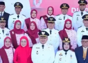 Camat Manggala dan Ketua TP PKK Hadiri Upacara HUT Ke-81 RI di Tribun Lapangan Karebosi