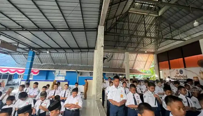 SMP Negeri 50 Makassar Gelar Salat Duha Gelombang Putra