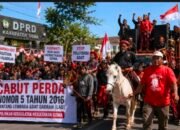BREAKING NEWS: Pasukan Berkuda dan Ribuan Massa Geruduk DPRD Gowa, Desak Cabut Perda LAD