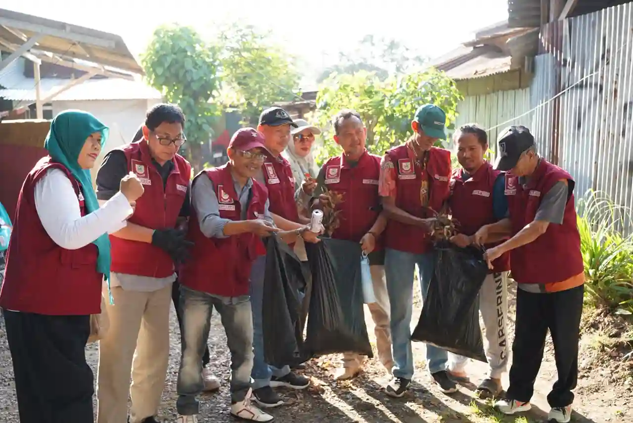 Jelajah Sampah Mariso Kumpulkan 68,04 Kilogram Sampah, Hanya Residu Dibawa ke TPA Antang 1 Jelajah Sampah Mariso Kumpulkan 6804 Kilogram Sampah Hanya Residu Dibawa ke TPA Antang
