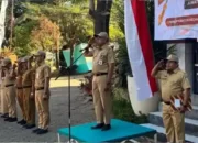 Lurah Manggala Sukri Abbas Pimpin Upacara Bendera, Beri Hadiah Pemenang Lomba HUT Ke-81 RI di Kecamatan Manggala