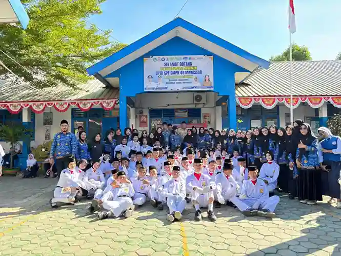 SMPN 49 Makassar Semarakkan HUT ke-81 RI dengan Upacara dan Lomba