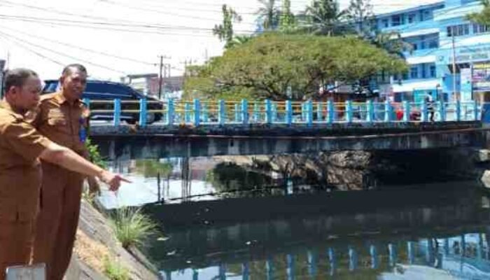Viral Kanal Penuh Sampah di Makassar, 2 Camat: Bukan Dampak Program Pilah Sampah