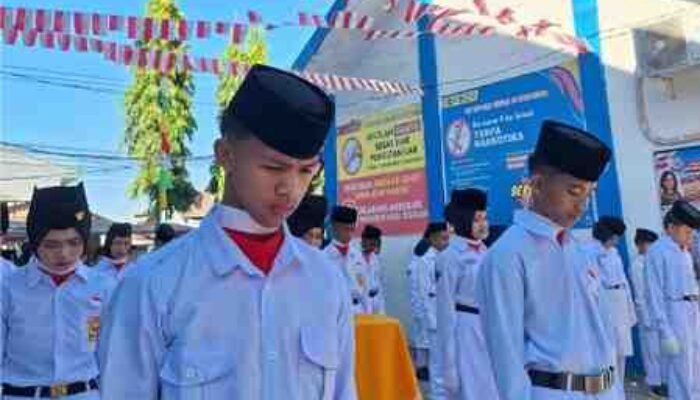 Khidmat, SMPN 49 Makassar Gelar Upacara HUT ke-81 RI