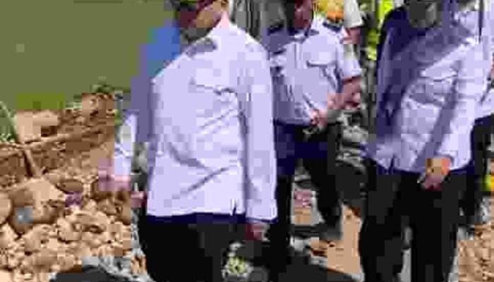 Wali Kota Makassar Tinjau Pembangunan Jalan Beton di Romang Tangayya, Camat Manggala Mendampingi