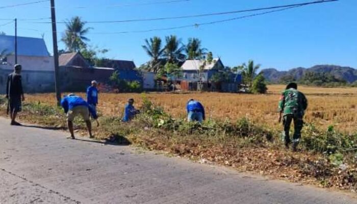 Laskar Biru Demokrat Bersih-bersih Drainase di Pangkep, Ajak Warga Hidupkan Gotong Royong