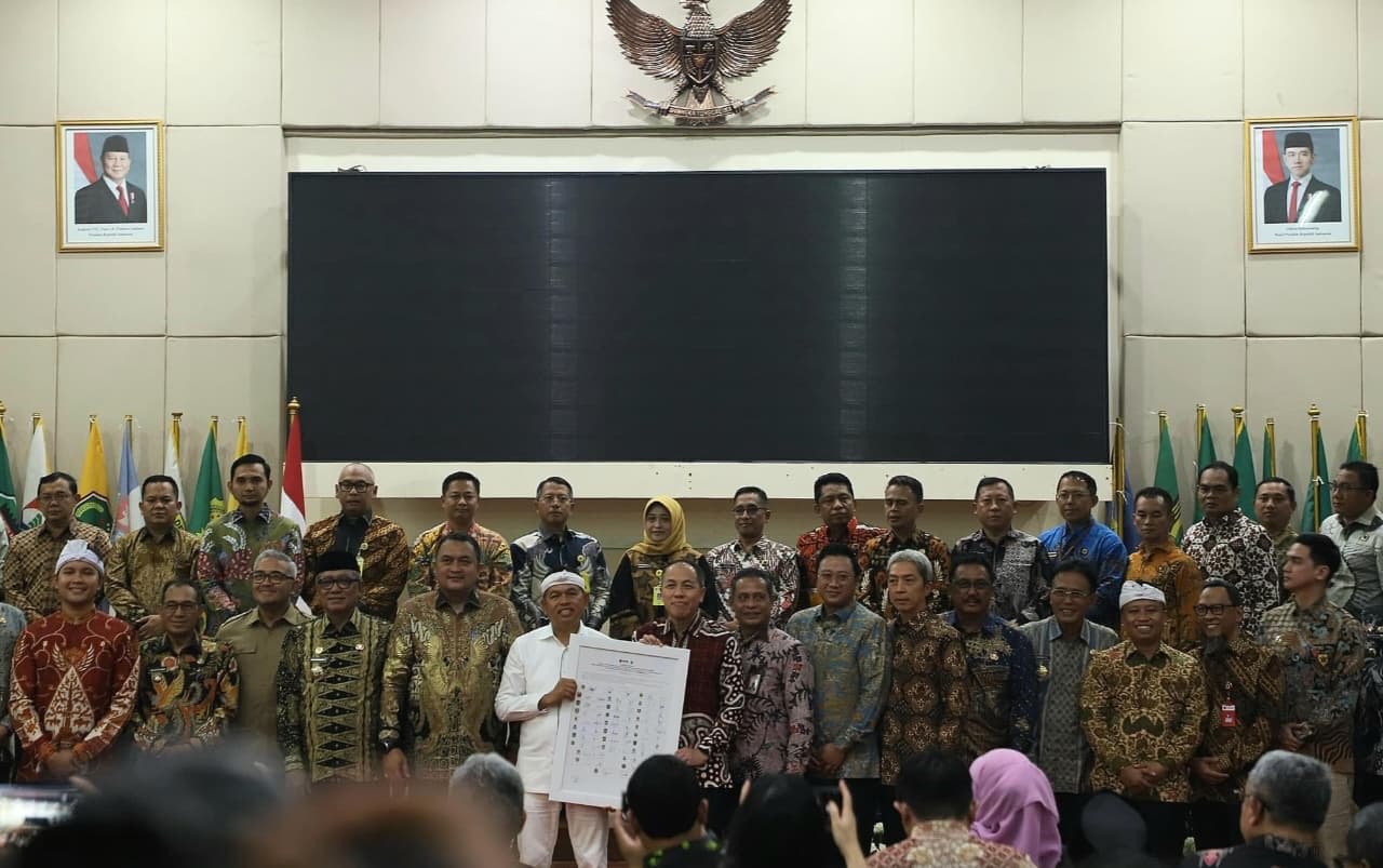 ATR/BPN, KPK, dan Pemda Jabar Sepakati Sembilan Program Tata Kelola 1 ATR/BPN, KPK, dan pemerintah daerah Jawa Barat menandatangani komitmen kerja sama