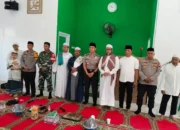 Kapolres Gowa Muhammad Yusuf Usman bersama Habib Faisal Zeen Alhabsyi, pengurus yayasan, dan tokoh masyarakat pada Maulid Nabi di Masjid Alnur Pallangga