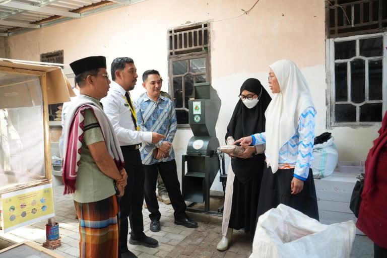 Pengolahan sampah organik rumah warga di Makassar menggunakan maggot dan biodigester