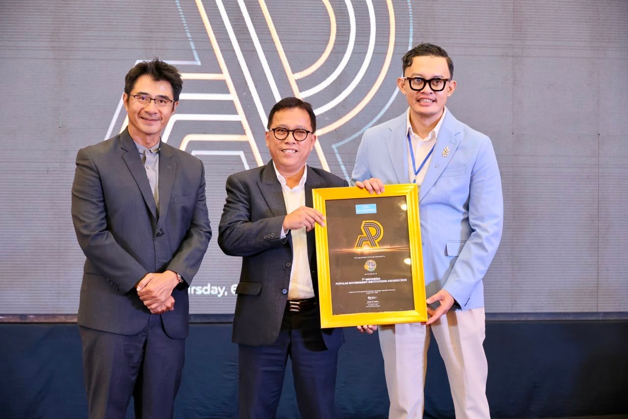 Kementerian ATR/BPN menerima Popular Government Institutions Award 2026