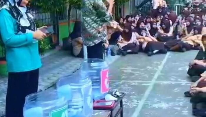 SMPN 4 Makassar Sosialisasikan Pemilahan Sampah dari Sumber