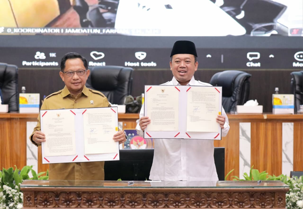 Verifikasi BPHTB Dibatasi Tiga Hari untuk Percepat Balik Nama Sertipikat 1 Menteri ATR/Kepala BPN dan Menteri Dalam Negeri menandatangani surat edaran percepatan verifikasi BPHTB