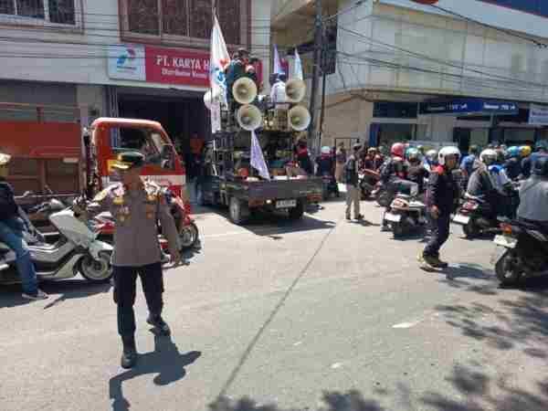 200 Buruh Demo Perusahaan di Jalan Bandang Makassar, Polisi Turun Amankan Aksi 1 IMG 20260908 WA0100 800x600 20kb
