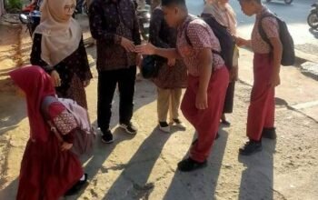 Guru dan Kepala UPT SPF SD Negeri Kaluku Bodoa Makassar Jemput Siswa 6 IMG 20260903 184223