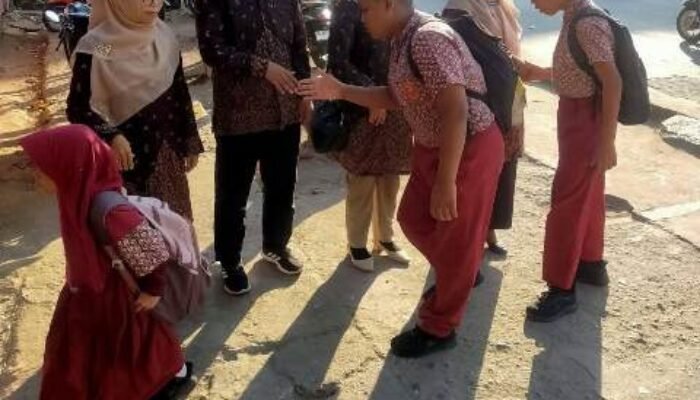 Guru dan Kepala UPT SPF SD Negeri Kaluku Bodoa Makassar Jemput Siswa
