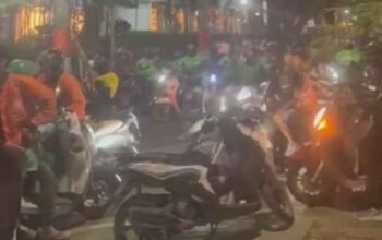 BREAKING NEWS: Driver Ojol Diduga Dibacok Jukir Dekat Polsek Mamajang, Ratusan Rekannya Geruduk Kantor Polisi 6 WhatsApp Image 2026 09 19 at 22.10.21 20kb