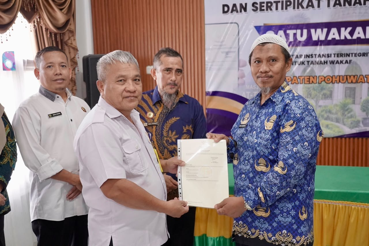Sertipikat Tanah Buka Peluang Pengembangan Sekolah Muhammadiyah Pohuwato 1 sertipikat tanah Muhammadiyah Pohuwato — dokumentasi Kementerian ATR/BPN