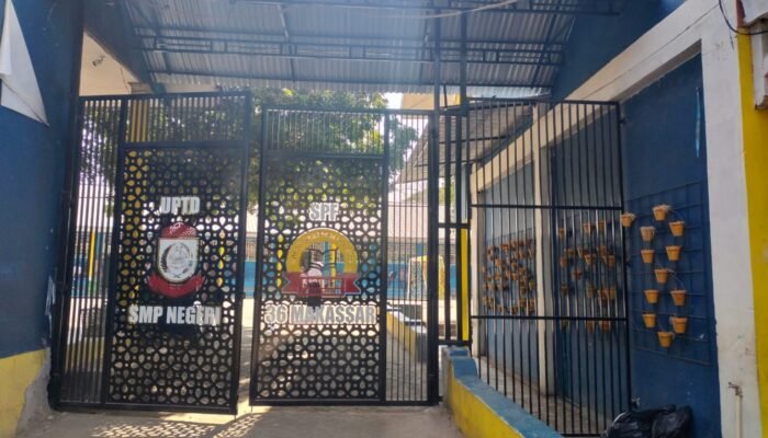 Dipimpin Abdul Munir, SMPN 36 Makassar Benahi Gerbang Sekolah