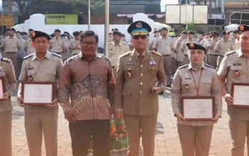 Penerima piagam penghargaan pensertipikatan tanah BMN berfoto bersama dalam rangkaian HANTARU 2026