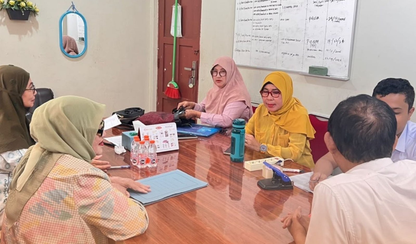 BPN Takalar Klarifikasi Pengaduan Warga, Kumpulkan Keterangan Para Pihak 1 Pertemuan klarifikasi pengaduan masyarakat di Kantor Pertanahan Kabupaten Takalar