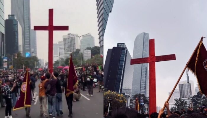 Salib Merah Raksasa Muncul dalam Demo Jakarta 28 Oktober, Ternyata Ini Makna di Baliknya