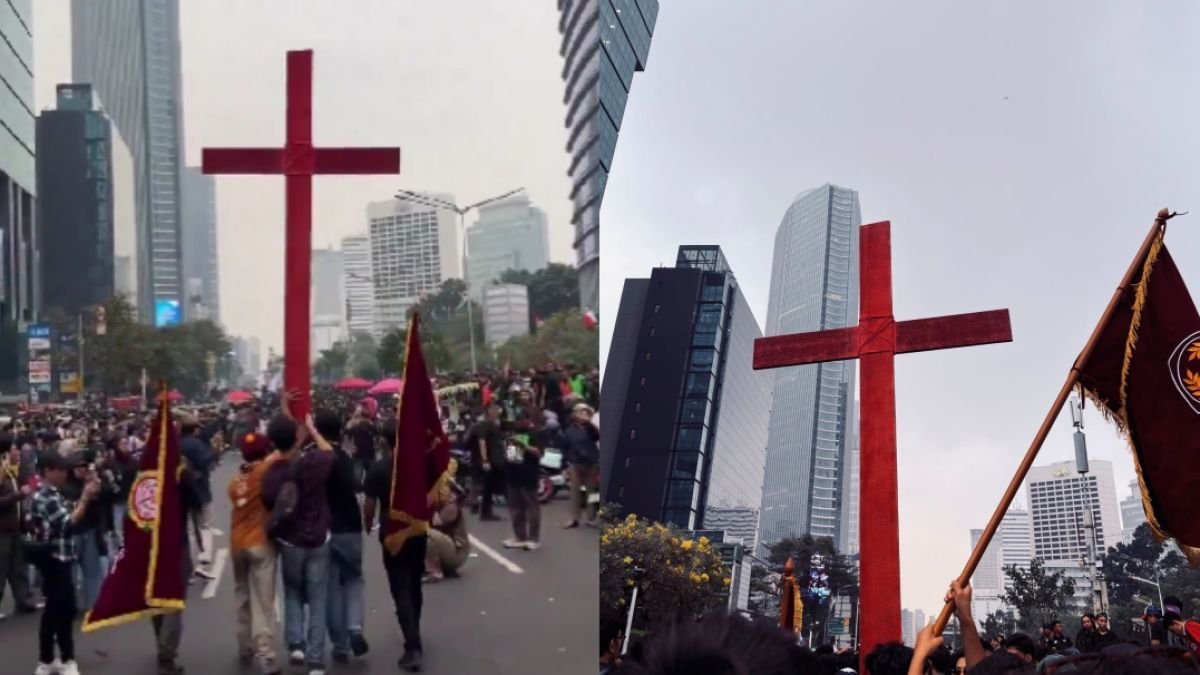 Salib Merah Raksasa Muncul dalam Demo Jakarta 28 Oktober, Ternyata Ini Makna di Baliknya 1 64320 salib merah di demo jakarta 1