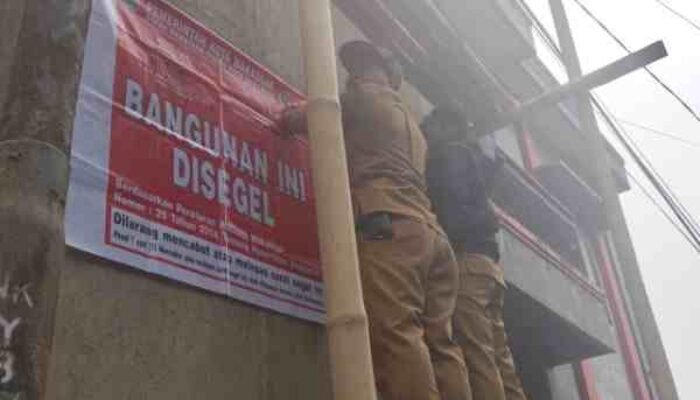 Distaru Makassar Segel Bangunan Kos Dua Lantai di Manggala, Diduga Tanpa PBG